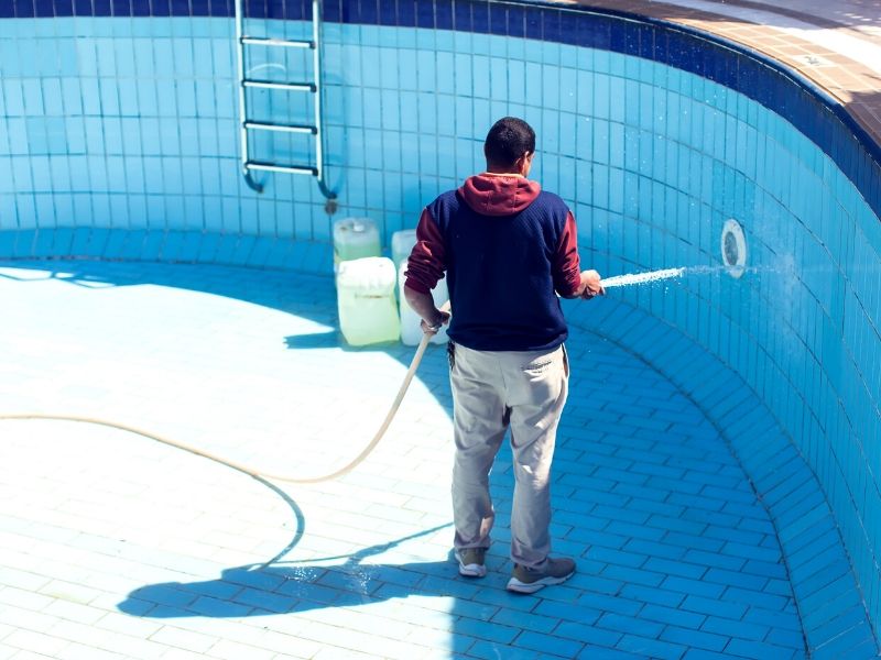 Compare prices from pool cleaners near you