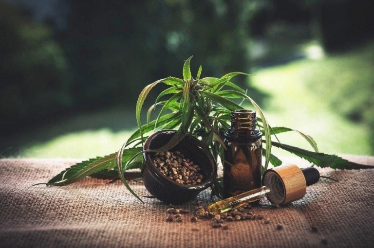 6 CBD Oil Health Benefits and Uses for Wellness