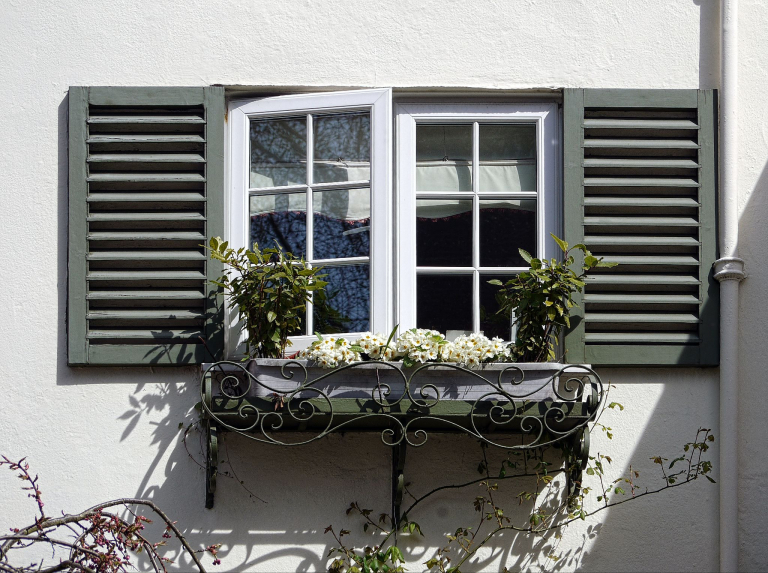 Plantation Shutters, Blinds, or Curtains – Which Are Best
