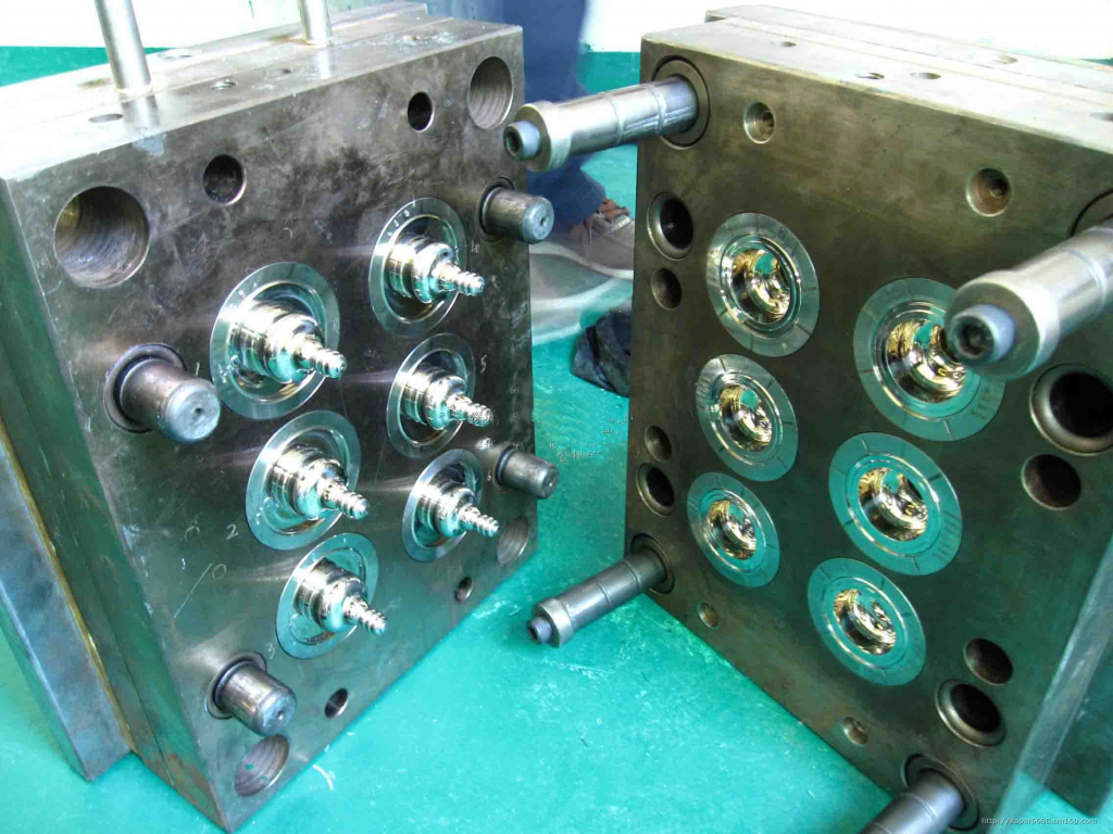 What Are The Products We Can Produce Using Compression Molding?