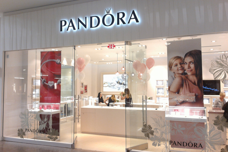 The Benefits of Buying From Pandora Outlet