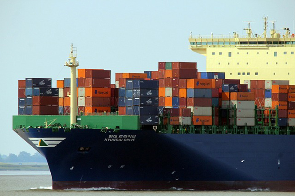 <strong>4 Benefits of Cargo Container Tracking for Your Business</strong>