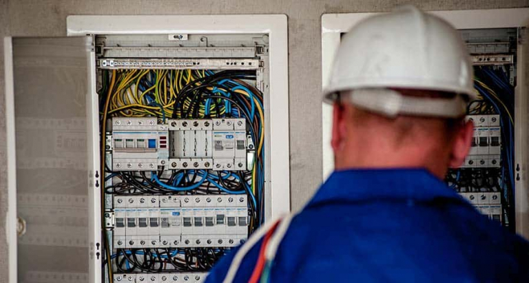 How To Hire The Right Electrical Contractor