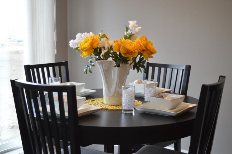 Square vs Round Dining Table: Which Shape Suits Your Style?