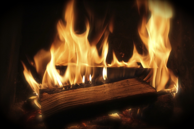 How Do I Choose the Best Fireplace for My Cozy Home?