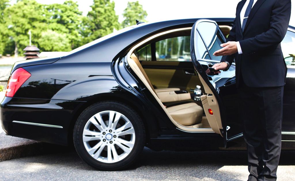 Private luxury car service to and from the Red Rocks concert