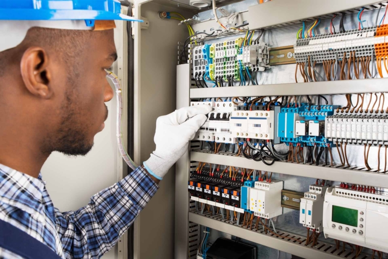 How to Find and Hire an Emergency Electrician in Your Area