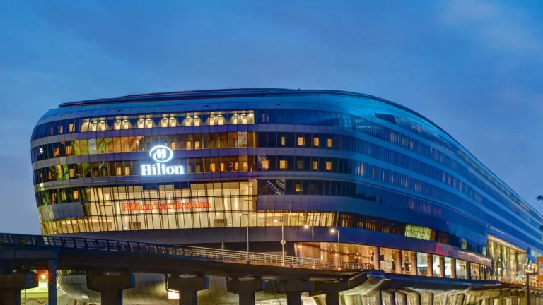 How to Choose the Best Airport Hotel for Your Layover