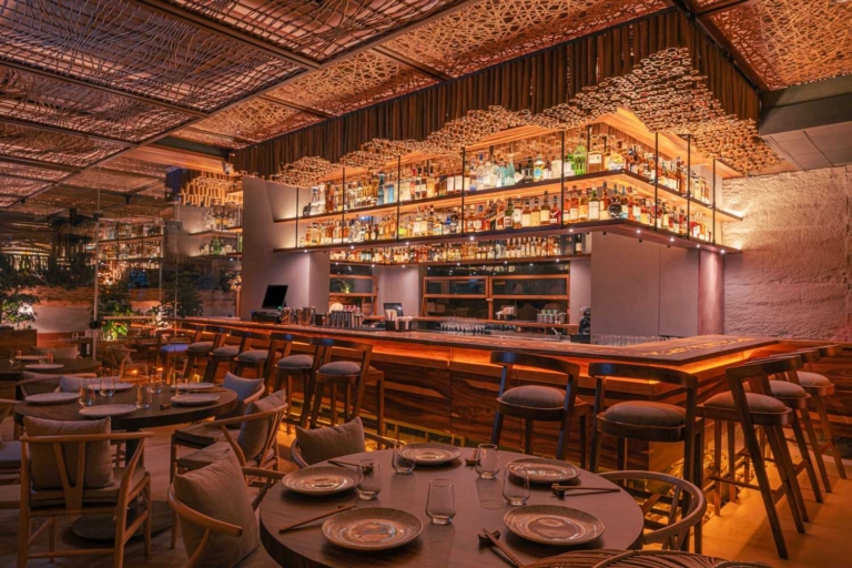 Experience Unparalleled Hospitality with Expertly Curated Dining and Drink Service