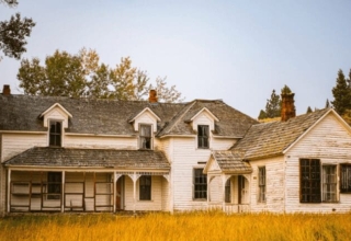 Sell an Old House That Needs Major Repairs