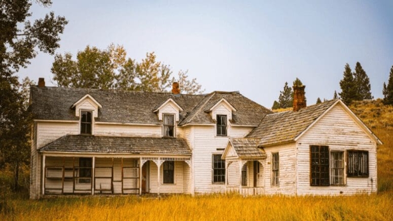 Sell an Old House That Needs Major Repairs